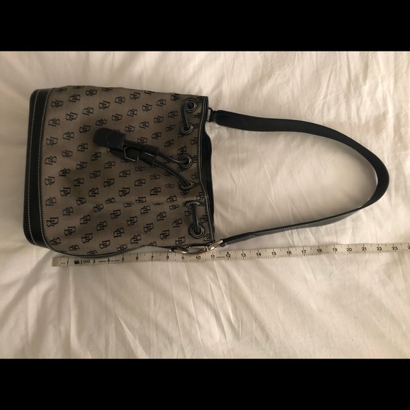 Dooney & Bourke Vintage Bucket Bag Black Signature - Picture 2 of 9